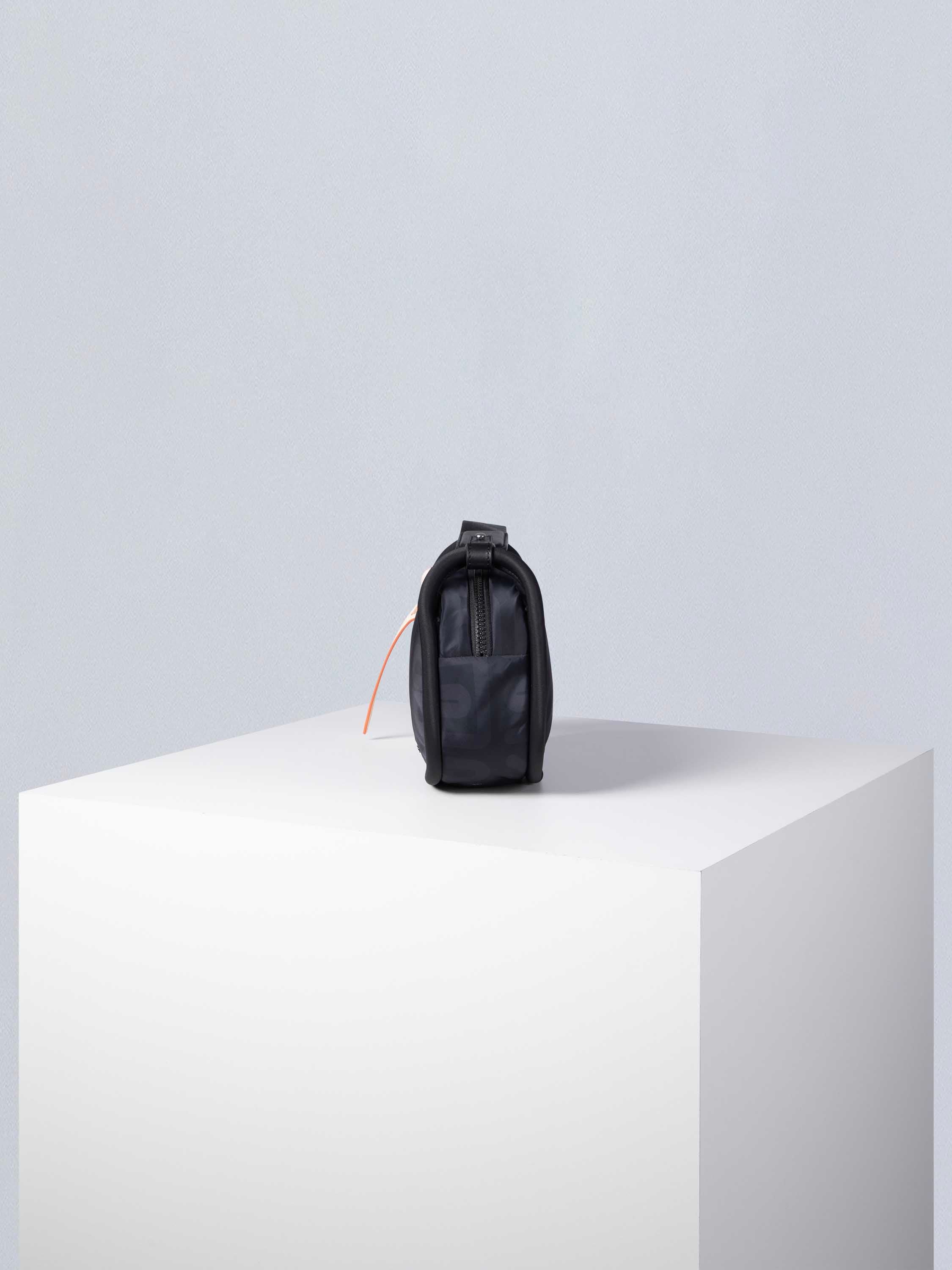 color:schwarz_ansicht:000000000000012_dokar:Z07_dokar-text:online inhalt