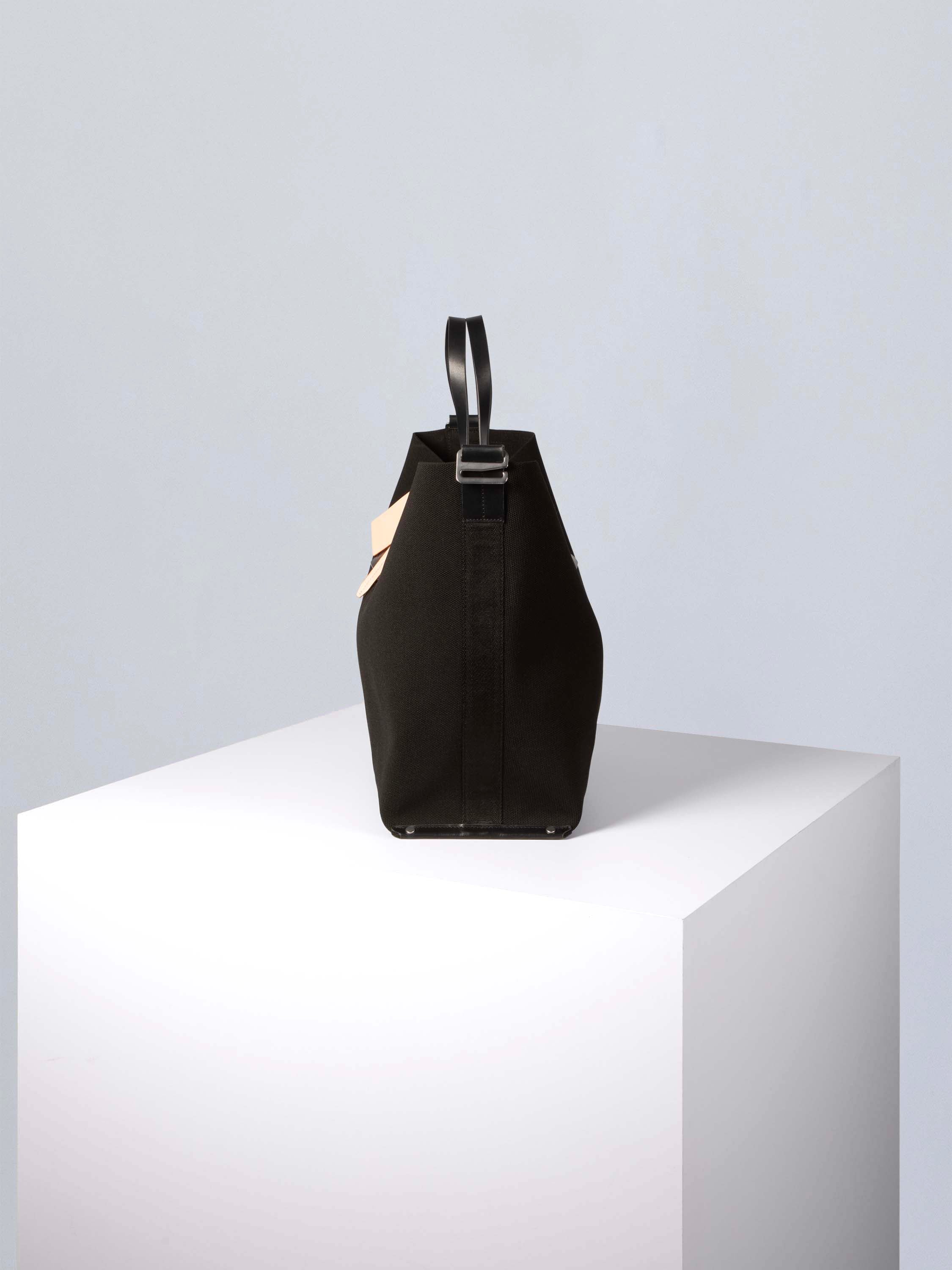 color:schwarz_ansicht:000000000000011_dokar:Z07_dokar-text:online inhalt